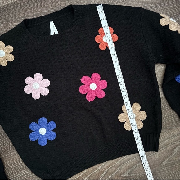Black Boucle Daisy Knit Sweater Plush Floral Pullover Medium - Picture 6 of 10
